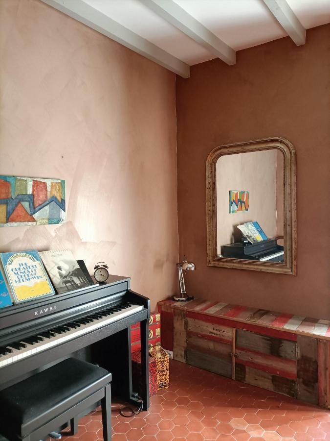 A Deux Pas D'Avignon Villa Aramon Bagian luar foto