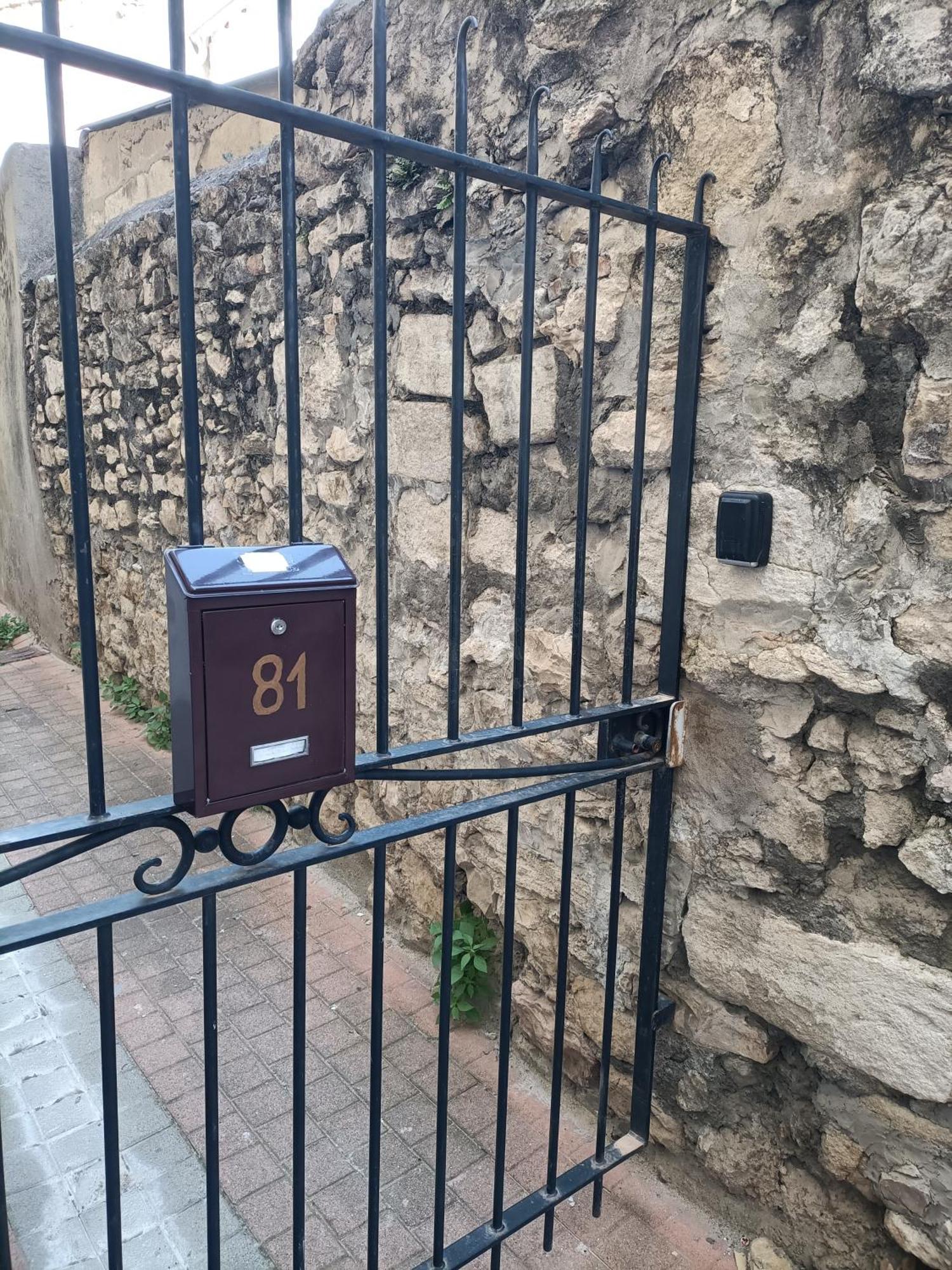 A Deux Pas D'Avignon Villa Aramon Bagian luar foto